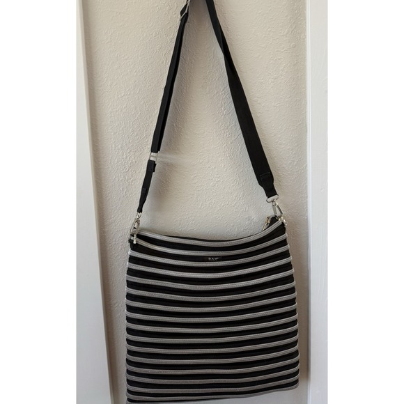 Black Bam Zipper Crossbody Purse‎ Convertable into Backpack - Picture 1 of 8